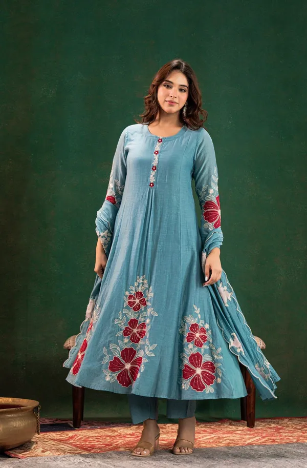 Women_Ethnic_Embroidered_Work_Kurti_Set