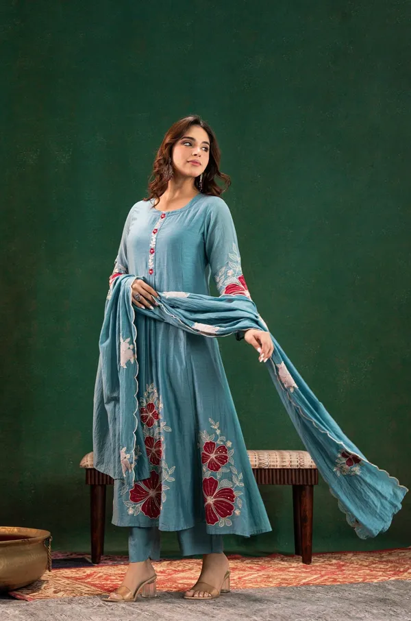 Women_Ethnic_Embroidered_Work_Kurti_Set