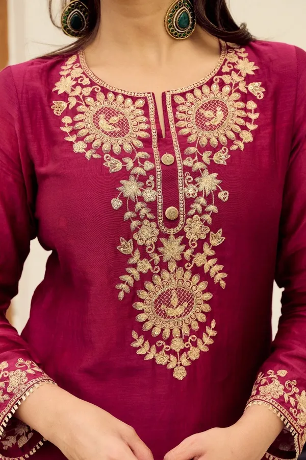 Women_Ethnic_Embroidered_Work_Kurti_Set