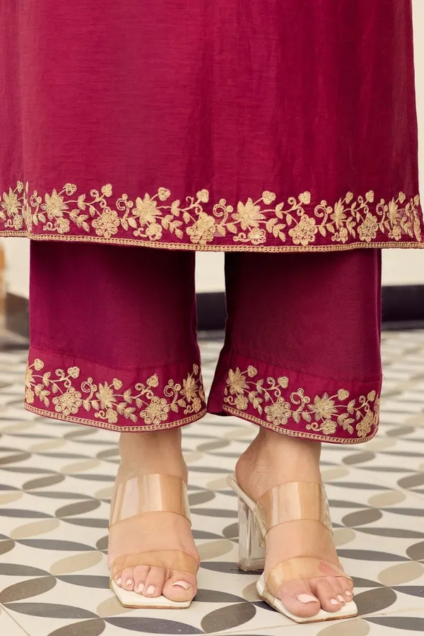 Women_Ethnic_Embroidered_Work_Kurti_Set