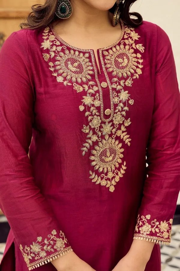 Women_Ethnic_Embroidered_Work_Kurti_Set