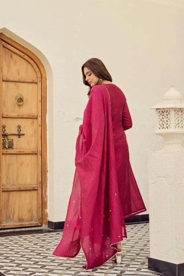 Women_Ethnic_Embroidered_Work_Kurti_Set