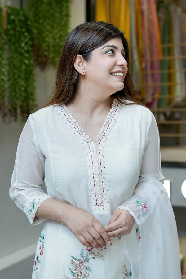Women_Ethnic_Embroidered_Work_Kurti_Set