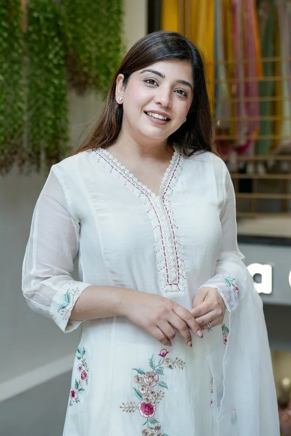 Women_Ethnic_Embroidered_Work_Kurti_Set