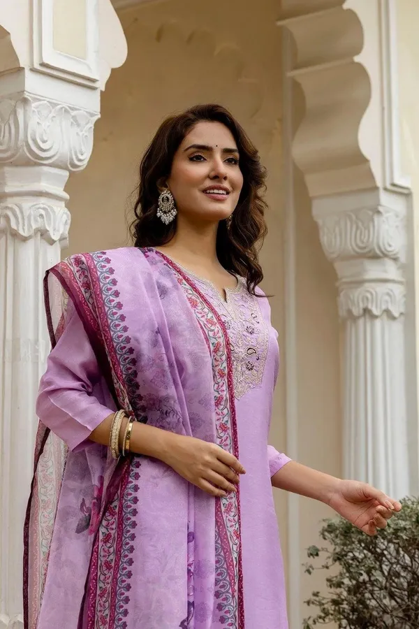 Women_Ethnic_Embroidered_Work_With_Digital_Printed_Kurti_Set