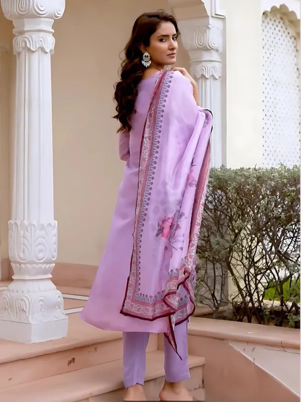 Women_Ethnic_Embroidered_Work_With_Digital_Printed_Kurti_Set