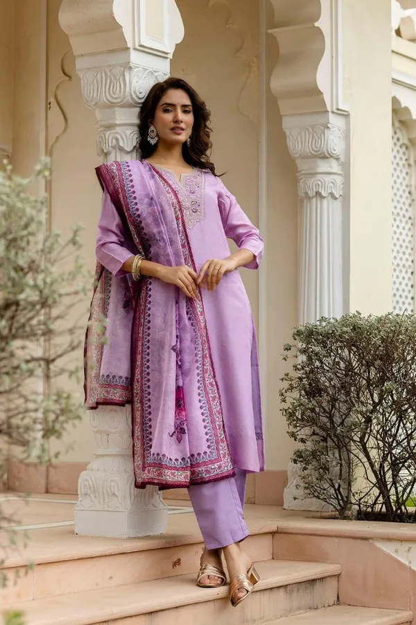 Women_Ethnic_Embroidered_Work_With_Digital_Printed_Kurti_Set
