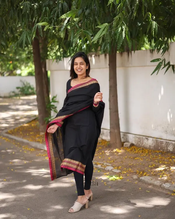 Women_Ethnic_Digital_Printed_Kurti_Set
