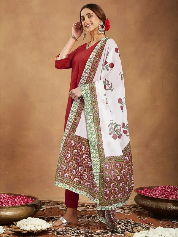 Women_Ethnic_Embroidered_Work_With_Digital_Printed_Kurti_Set