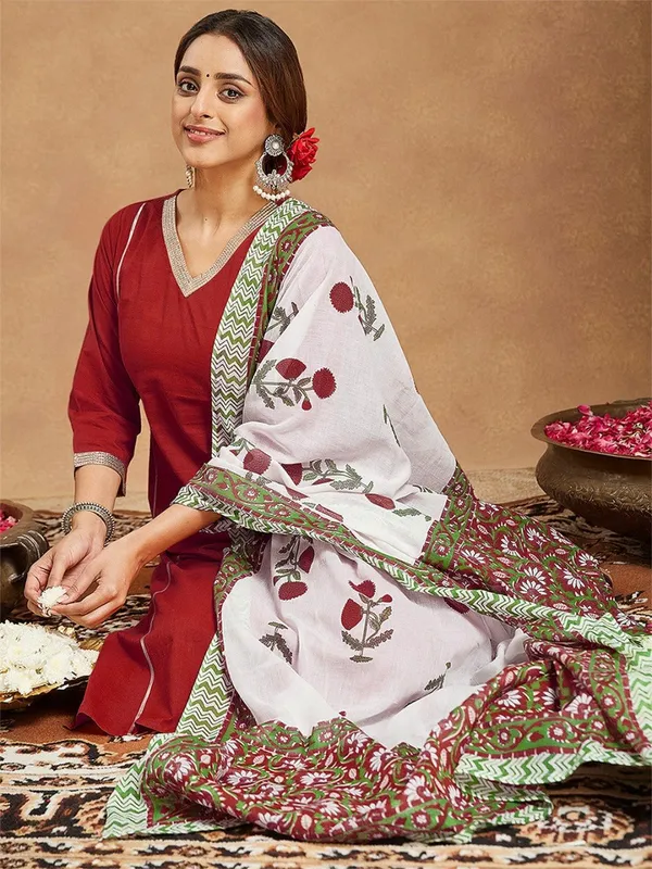 Women_Ethnic_Embroidered_Work_With_Digital_Printed_Kurti_Set
