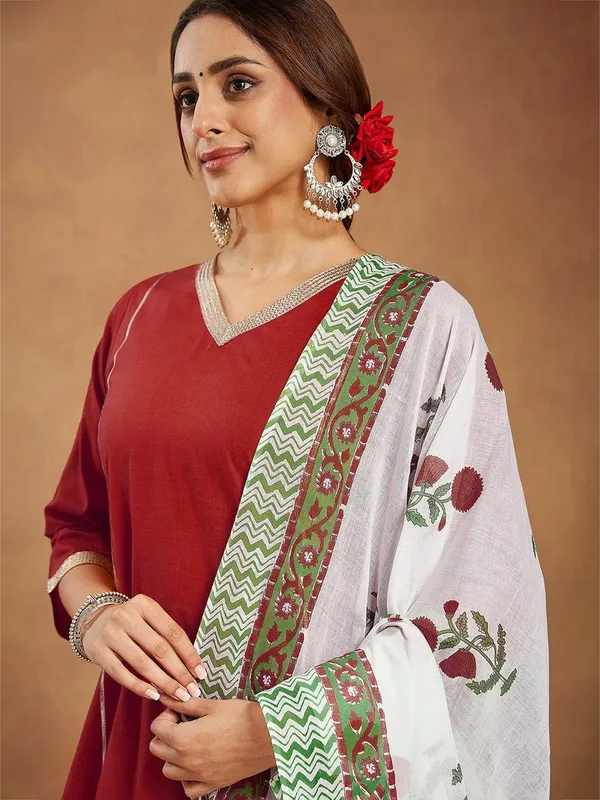 Women_Ethnic_Embroidered_Work_With_Digital_Printed_Kurti_Set