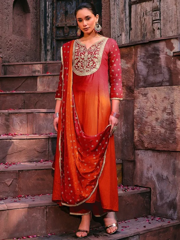 Women_Ethnic_Embroidered_Work_With_Foil_Kurti_Set