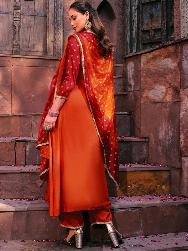 Women_Ethnic_Embroidered_Work_With_Foil_Kurti_Set