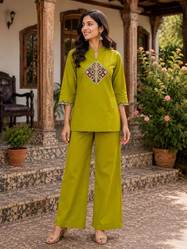 Women_Ethnic_Embroidery_Work_Dhabu_cotton_Co-Ord_Set