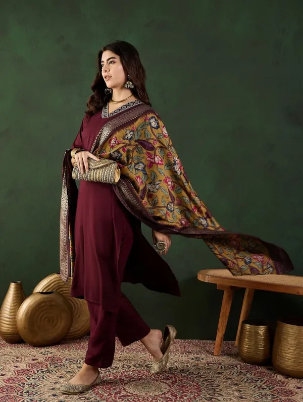 Women_Ethnic_Embroidered_Work_With_Digital_Printed_Kurti_Set