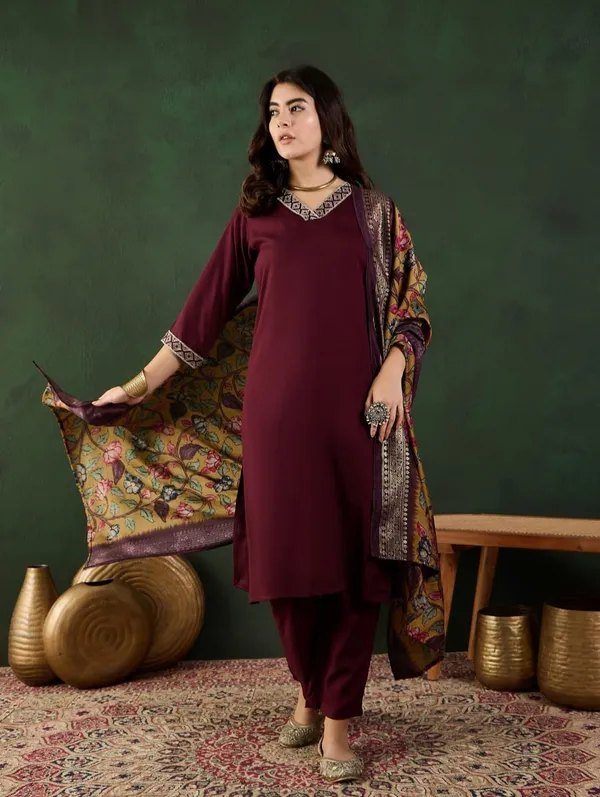 Women_Ethnic_Embroidered_Work_With_Digital_Printed_Kurti_Set