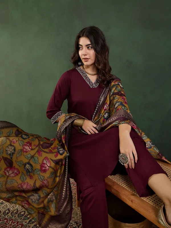 Women_Ethnic_Embroidered_Work_With_Digital_Printed_Kurti_Set