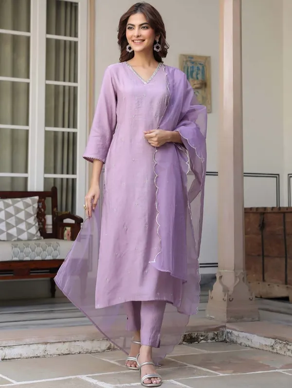 Women_Ethnic_Embroidered_Work_Kurti_Set