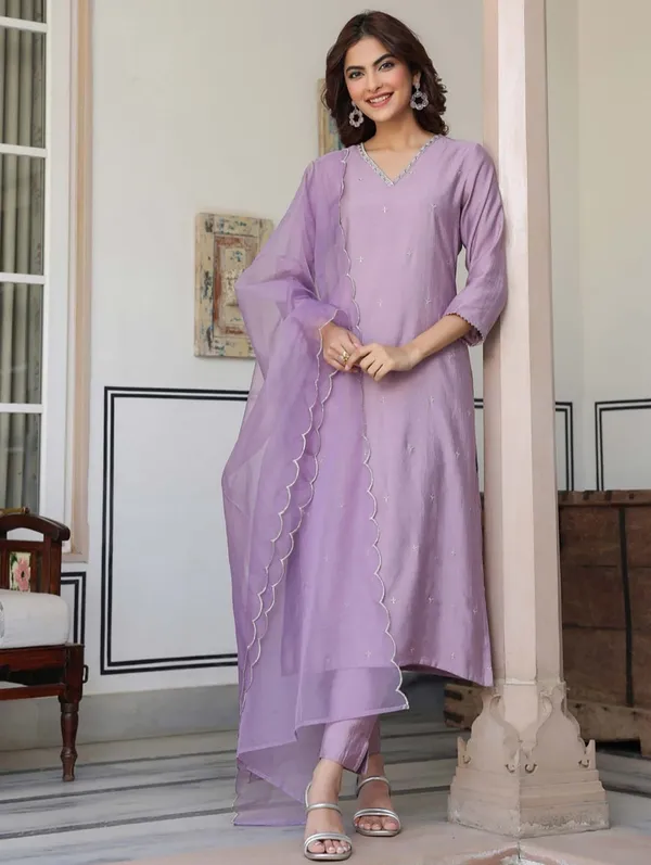 Women_Ethnic_Embroidered_Work_Kurti_Set