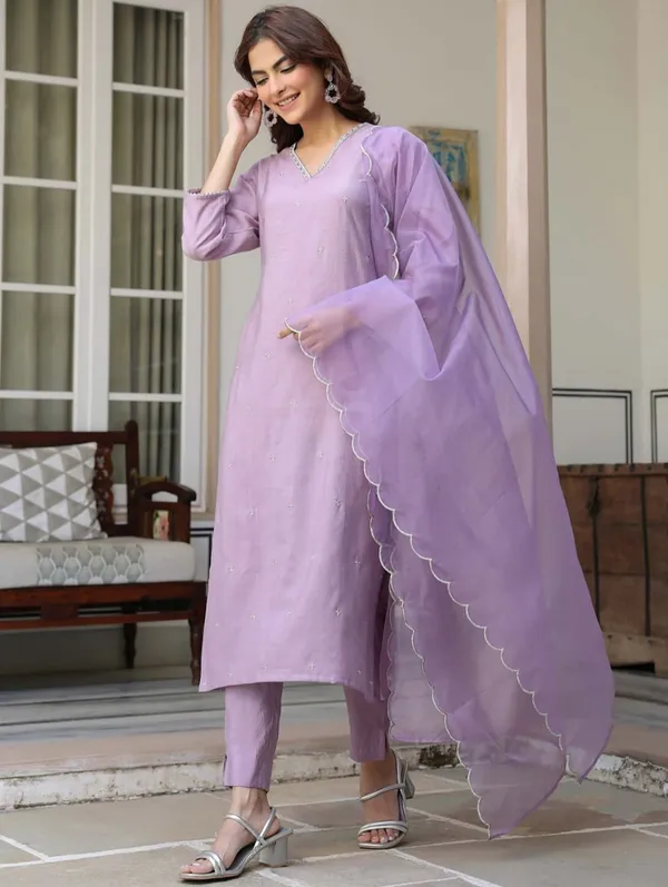 Women_Ethnic_Embroidered_Work_Kurti_Set