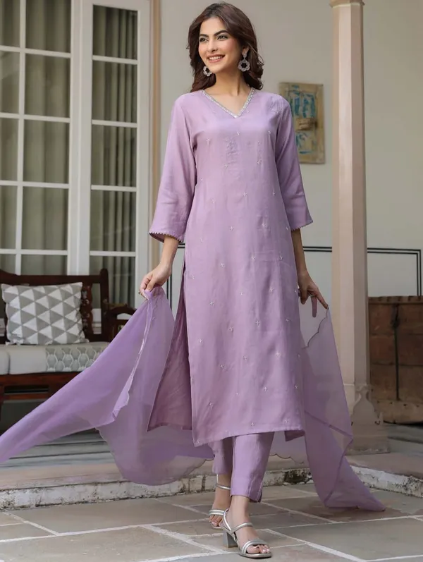 Women_Ethnic_Embroidered_Work_Kurti_Set