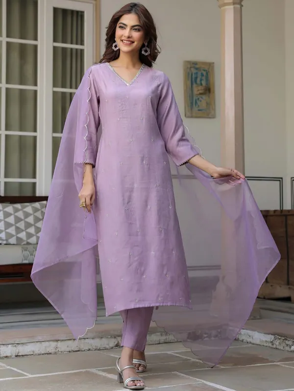 Women_Ethnic_Embroidered_Work_Kurti_Set
