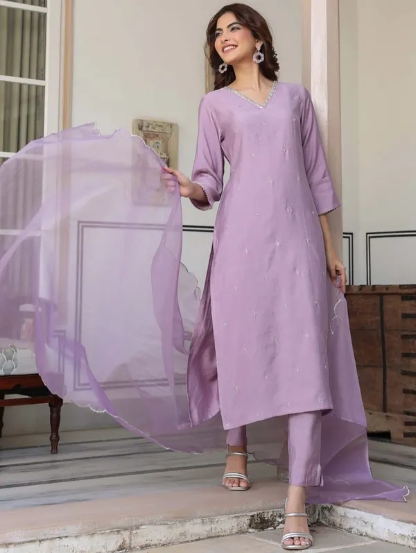 Women_Ethnic_Embroidered_Work_Kurti_Set