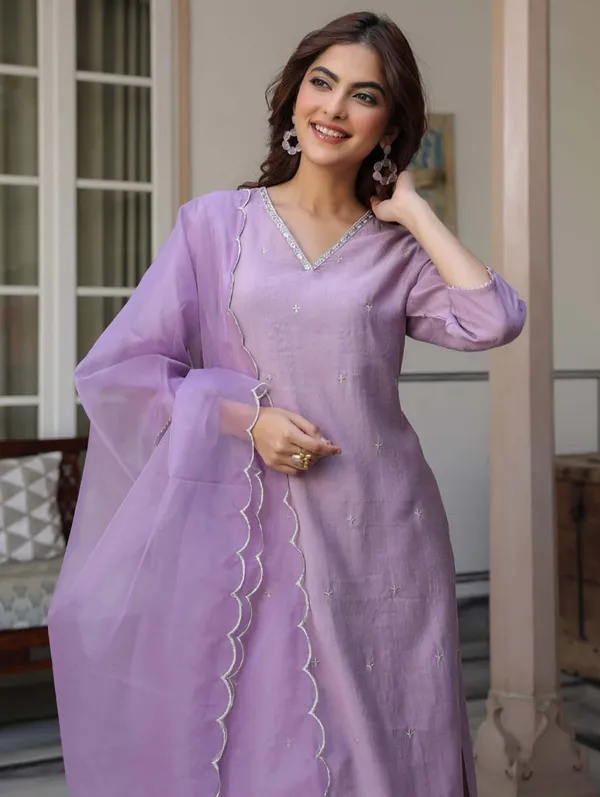 Women_Ethnic_Embroidered_Work_Kurti_Set