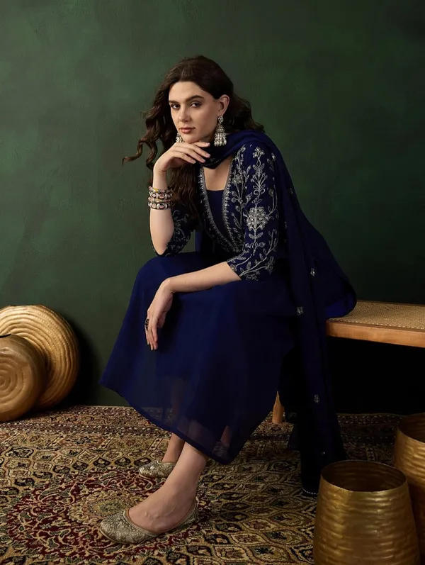 Women_Ethnic_Embroidered_Work_Kurti_Set