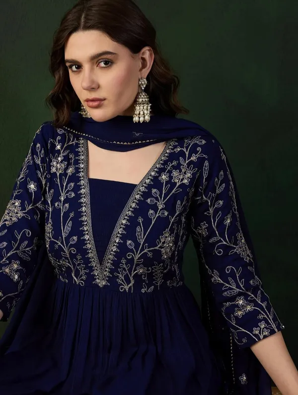 Women_Ethnic_Embroidered_Work_Kurti_Set
