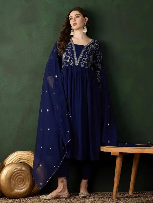 Women_Ethnic_Embroidered_Work_Kurti_Set