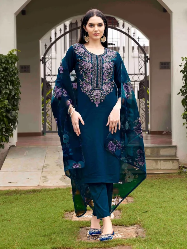 Women_Ethnic_Embroidered_Work_With_Digital_Printed_Kurti_Set