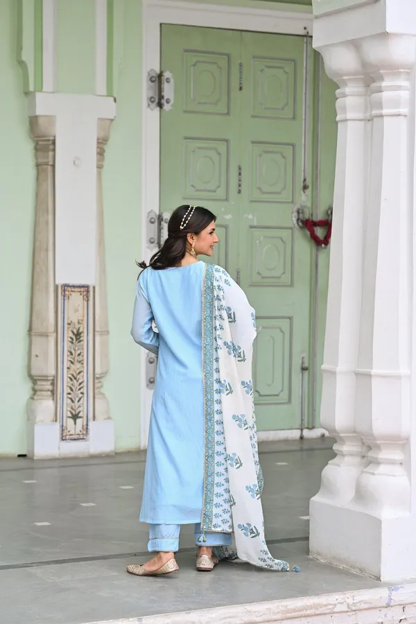 Women_Ethnic_Embroidered_Work_With_Digital_Printed_Kurti_Set