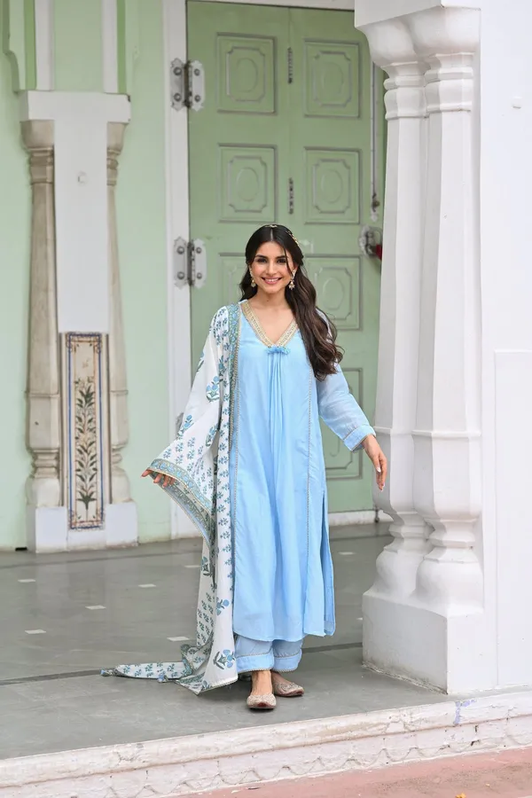 Women_Ethnic_Embroidered_Work_With_Digital_Printed_Kurti_Set