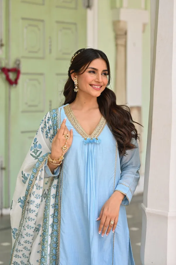 Women_Ethnic_Embroidered_Work_With_Digital_Printed_Kurti_Set