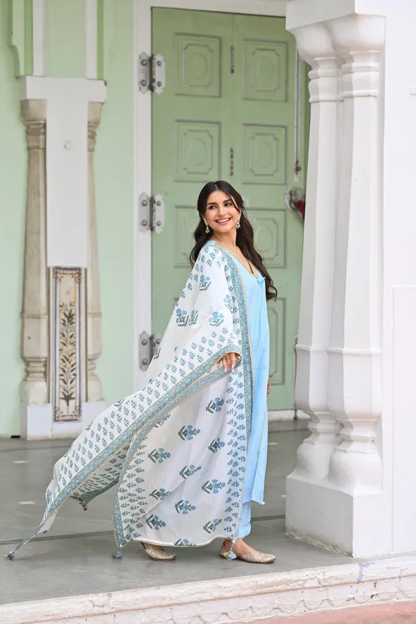 Women_Ethnic_Embroidered_Work_With_Digital_Printed_Kurti_Set