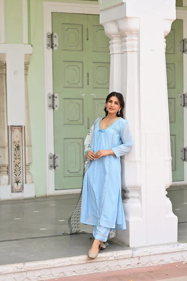 Women_Ethnic_Embroidered_Work_With_Digital_Printed_Kurti_Set