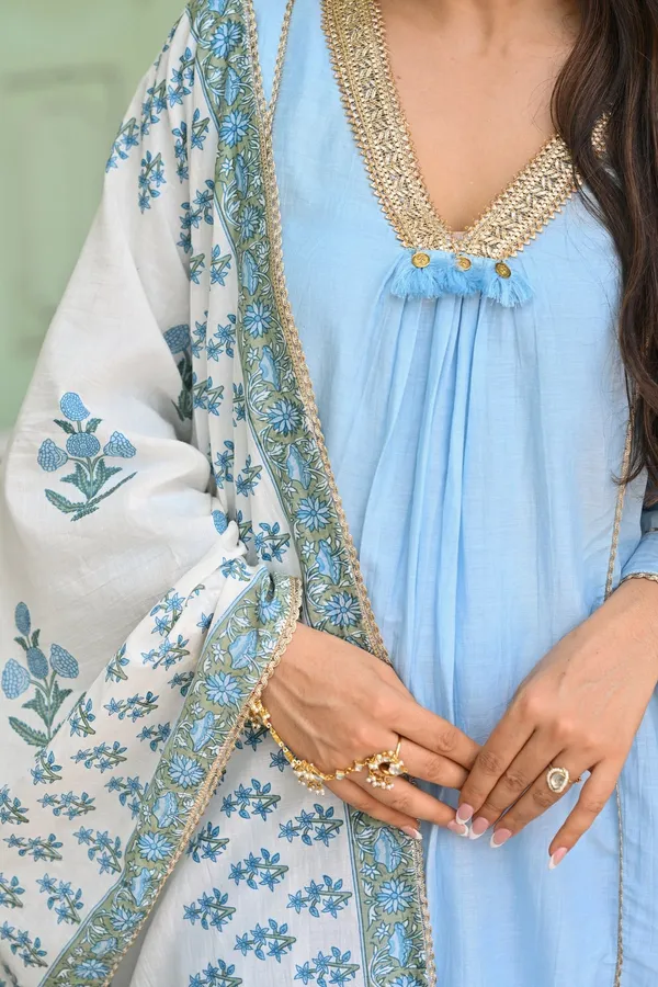 Women_Ethnic_Embroidered_Work_With_Digital_Printed_Kurti_Set