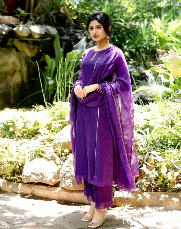 Women_Ethnic_Embroidered_Work_Kurti_Set