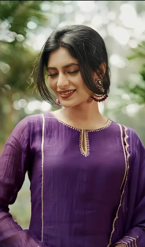 Women_Ethnic_Embroidered_Work_Kurti_Set