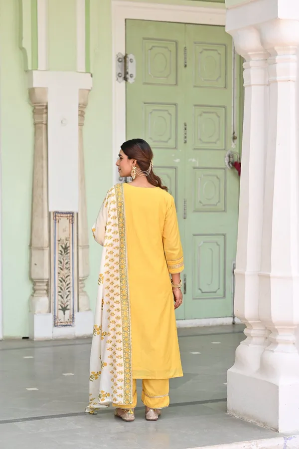 Women_Ethnic_Embroidered_Work_With_Digital_Printed_Kurti_Set
