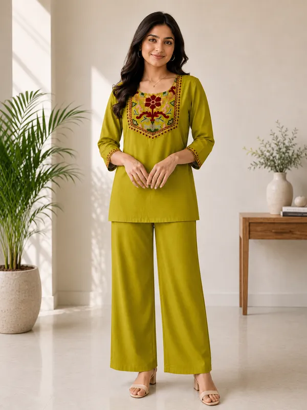 Aafrin-Perrote_Green_Rayon_slub_With_Embroidery_Work_Co-Ord_Set_From_Women_Ethnic
