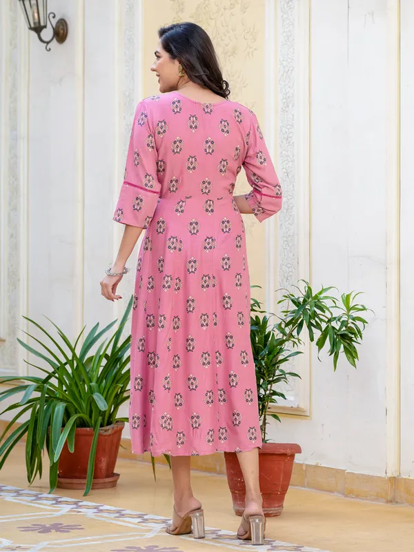 Women_Ethnic_Classic_Comfort_Everyday_A-Line_Kurti_(_With_Embroidery_Work)
