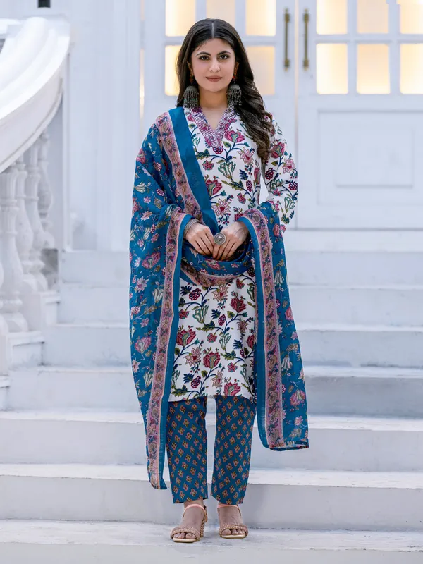 Women_Ethnic_Classic_Comfort_Everyday_Kurti_set