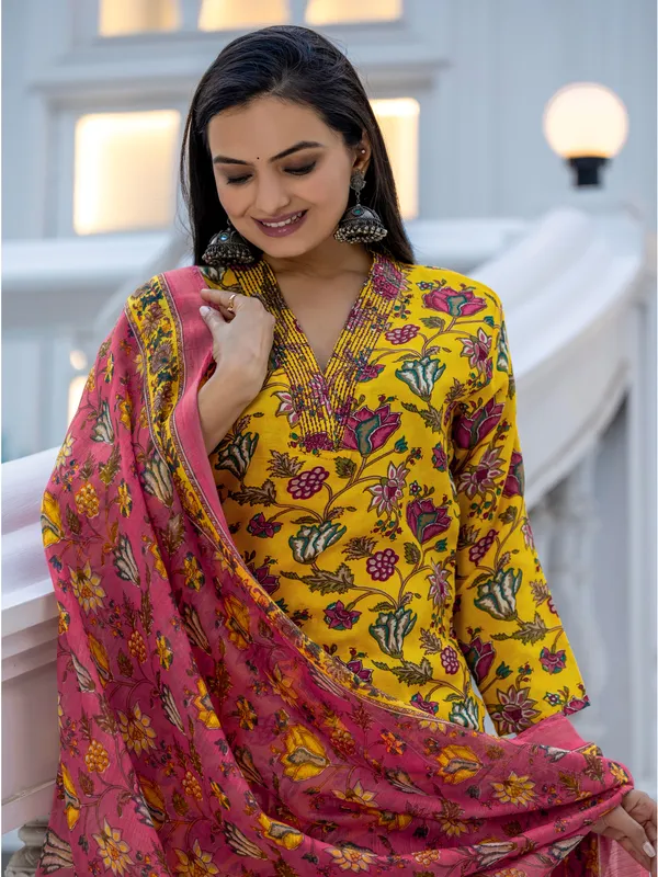 Women_Ethnic_Classic_Comfort_Everyday_Kurti_set