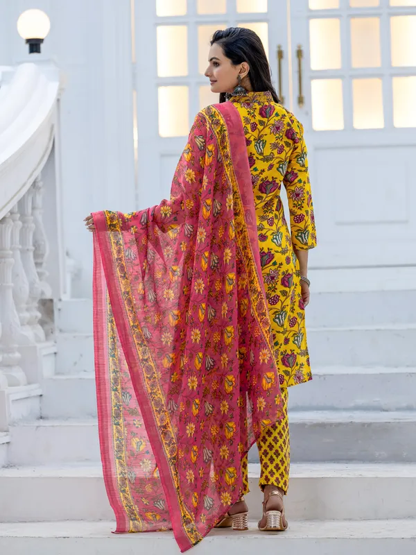 Women_Ethnic_Classic_Comfort_Everyday_Kurti_set