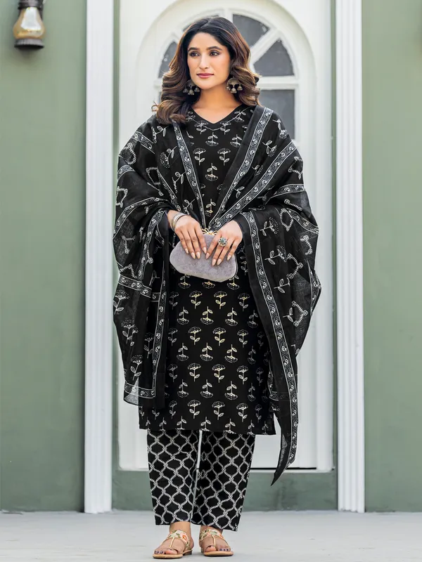 Women_Ethnic_Classic_Comfort_Everyday_Kurti_set