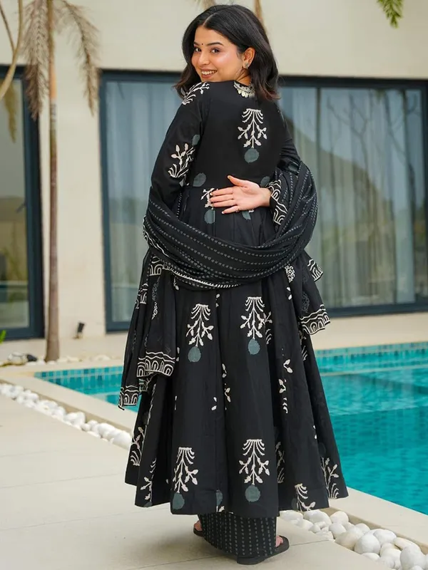 Women_Ethnic_Classic_Comfort_Everyday_Kurti_set