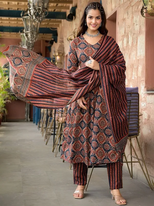 Women_Ethnic_Classic_Comfort_Everyday_Kurti_set