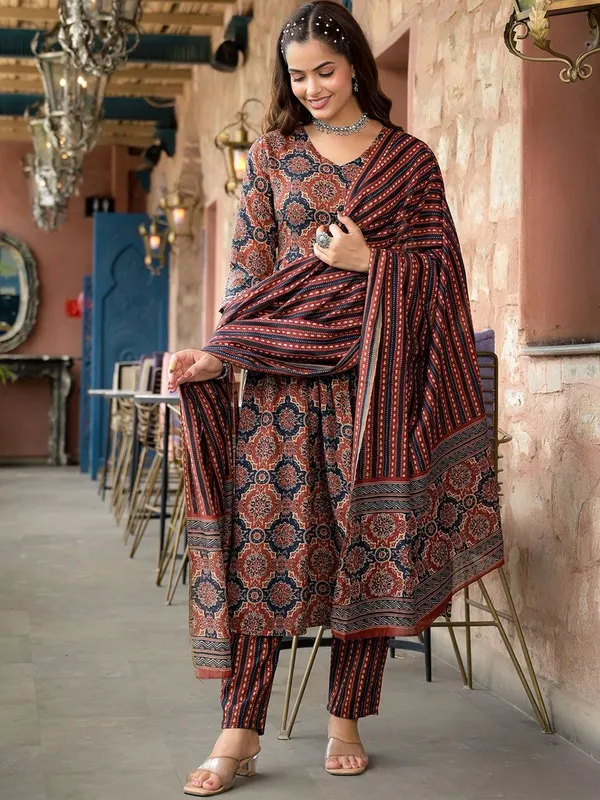 Women_Ethnic_Classic_Comfort_Everyday_Kurti_set
